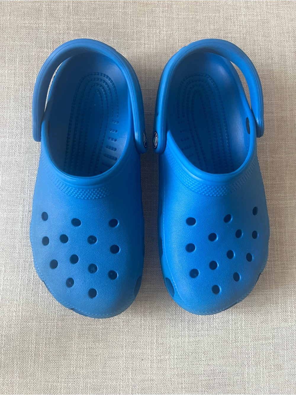 CROCS Classic blue Clogs, boys/girls/unisex 5, playground school outdoors